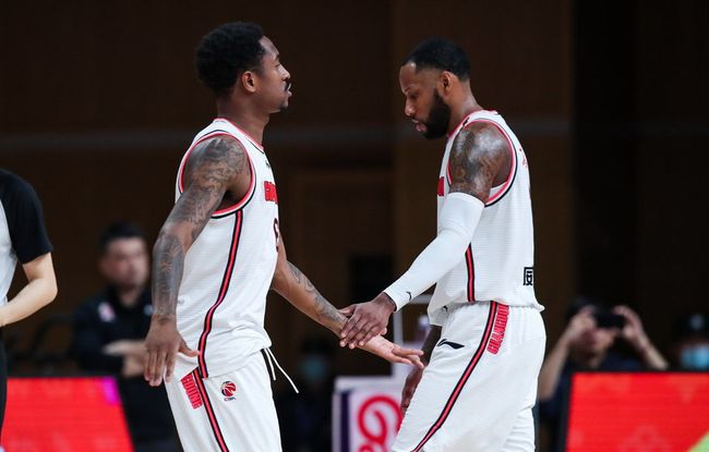 围绕马奎尔 围绕马奎尔